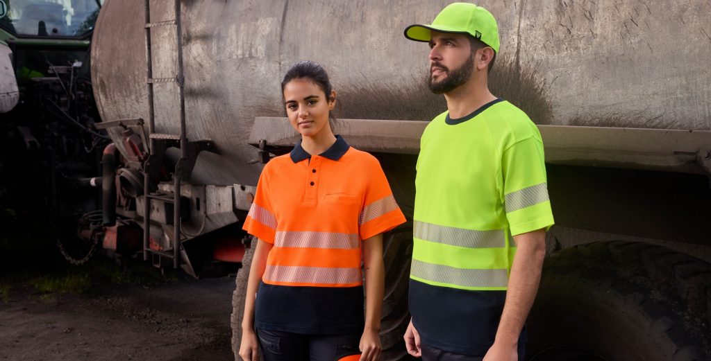 Polo combinado de manga corta en micropiqué de poliéster. Parte superior de alta visibilidad.